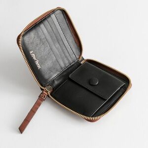& OTHER STORIES

Leather Zip Wallet